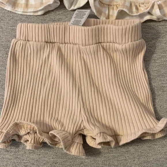 Nicole Miller baby Checkered Top and Ruffled Shorts Set 12 months - Picture 4 of 8
